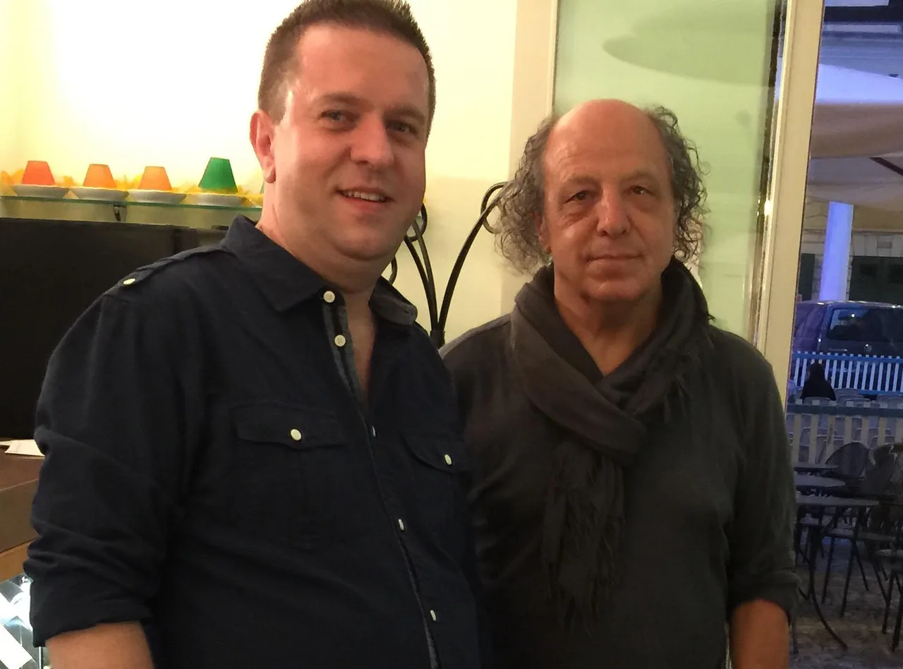 Cesare Missiroli con un musicista